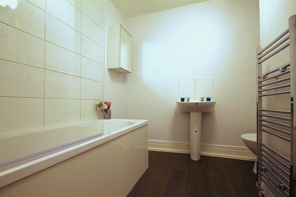 1 Huntsmoor House Bathroom.JPG