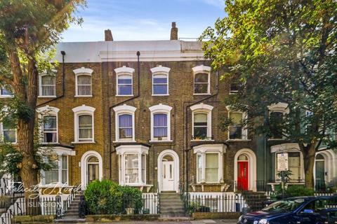 2 bedroom flat for sale, Grosvenor Avenue, Newington Green, N5