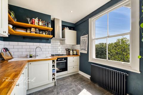 2 bedroom flat for sale, Grosvenor Avenue, Newington Green, N5