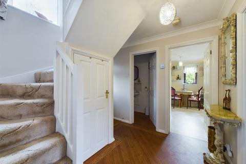 31 Lockwood Close, Northampton, NN2 7SS