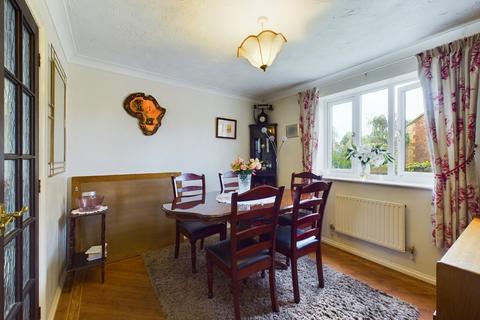 31 Lockwood Close, Northampton, NN2 7SS