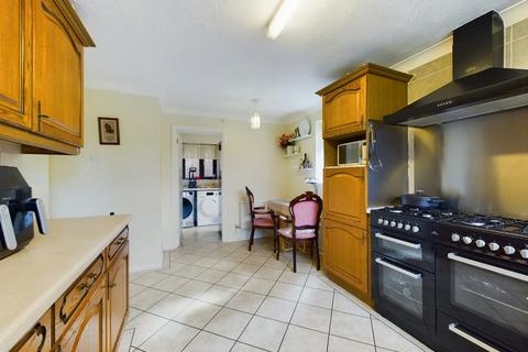 31 Lockwood Close, Northampton, NN2 7SS