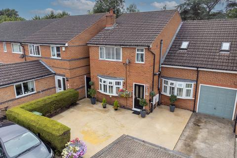 5 bedroom link detached house for sale, Kent Crescent, Wigston LE18