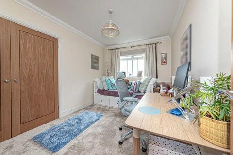 2 bedroom apartment for sale, Portsmouth Road, Surrey GU15