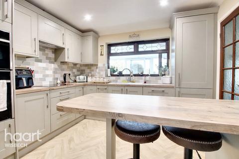 68 Smeeth Road, Marshland St James, Wisbech, PE14 8JF