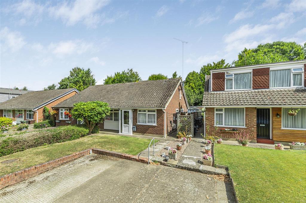 Downs Road, Istead Rise 2 bed semi-detached bungalow for sale - £450,000