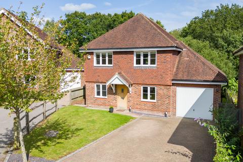 4 Benifold Place, Fernhurst, Haslemere, GU27 3DA