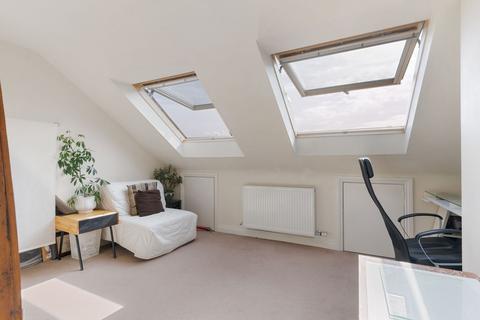 15 Lindsay Road, Worcester Park, KT4 8LF