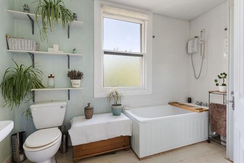 15 Lindsay Road, Worcester Park, KT4 8LF