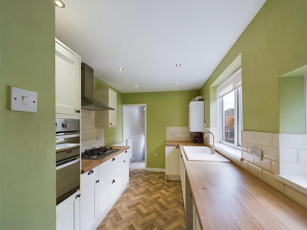 Kitchen 1.jpg