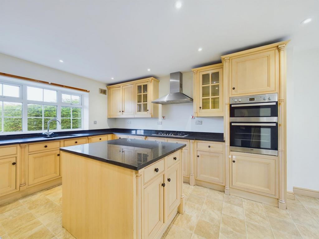 Lowfield Crescent, Silsden, BD20 4 bed semidetached house to rent £