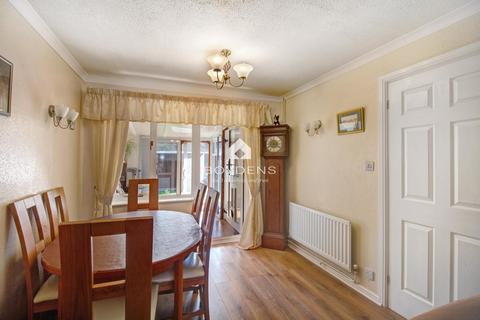 3 bedroom terraced house for sale, New Farm Road, Colchester CO3