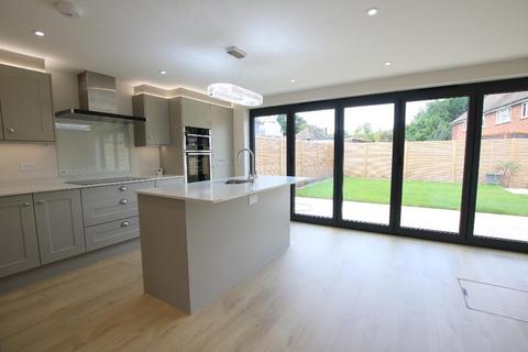 3 bedroom chalet for sale, SHAMROCK CLOSE, FETCHAM KT22