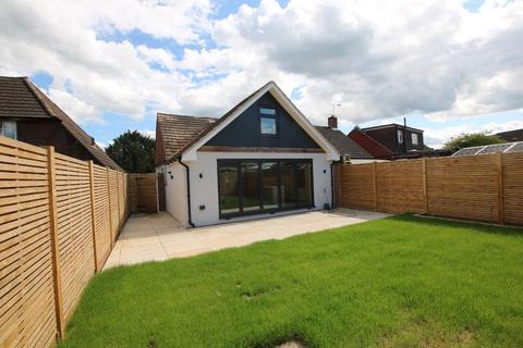 3 bedroom chalet for sale, SHAMROCK CLOSE, FETCHAM KT22