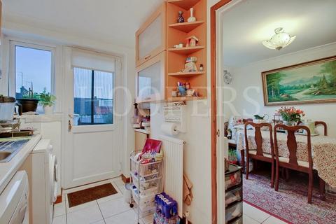 3 bedroom terraced house for sale, Shepherds Walk, London, NW2