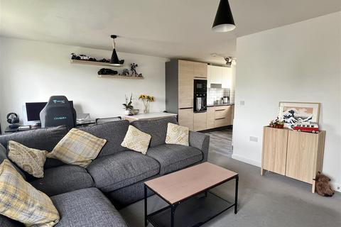 3 Curtice Close, St Austell, PL25 3FJ