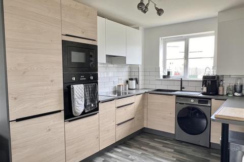 3 Curtice Close, St Austell, PL25 3FJ
