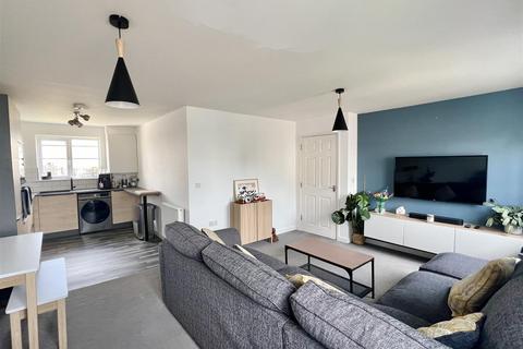 3 Curtice Close, St Austell, PL25 3FJ