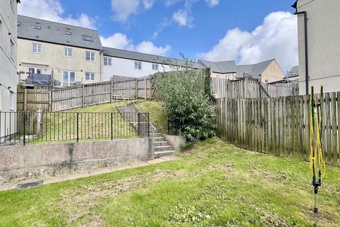 3 Curtice Close, St Austell, PL25 3FJ