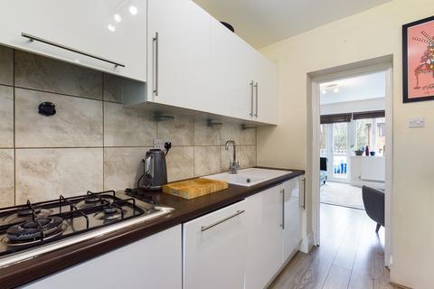 1 bedroom flat to rent, Monclar Road Peckham London SE5 8AX