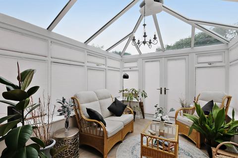 2 Collingwood Close, East Grinstead, RH19 4BQ
