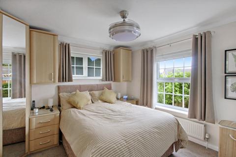 2 Collingwood Close, East Grinstead, RH19 4BQ