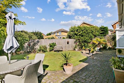 2 Collingwood Close, East Grinstead, RH19 4BQ