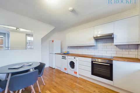 4 bedroom maisonette to rent, Clapham Junction, Wallis Close