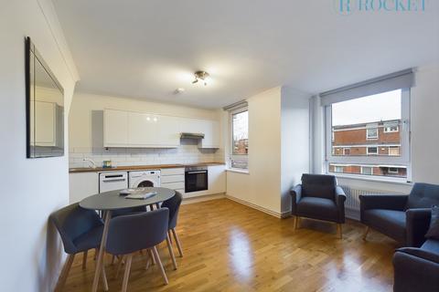 4 bedroom maisonette to rent, Clapham Junction, Wallis Close