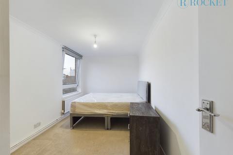 4 bedroom maisonette to rent, Clapham Junction, Wallis Close