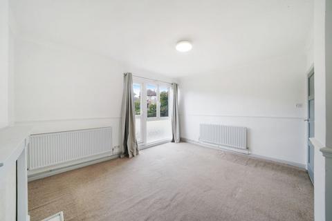 3 bedroom flat for sale, Imperial Drive, Harrow HA2