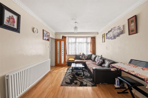 3 bedroom terraced house for sale, Lansbury Avenue, Feltham TW14