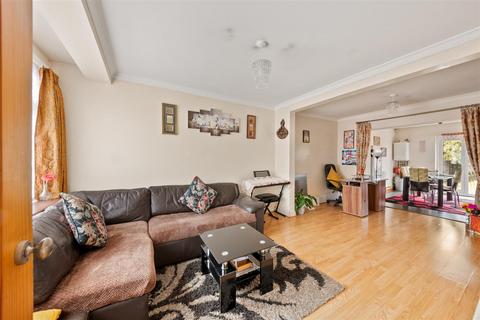 3 bedroom terraced house for sale, Lansbury Avenue, Feltham TW14