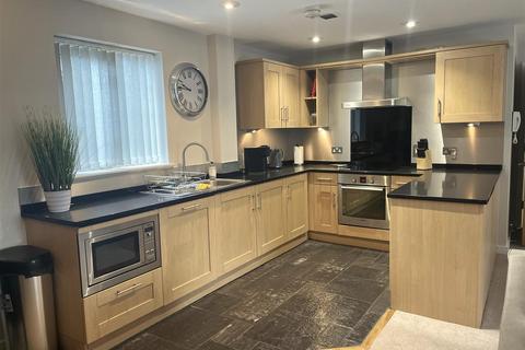 3 bedroom apartment to rent, Station Road, Wilmslow