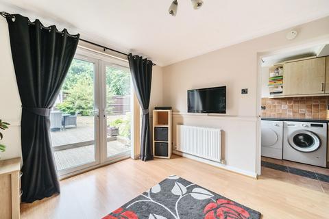 77 Coates Close, Basingstoke, RG22 4EG