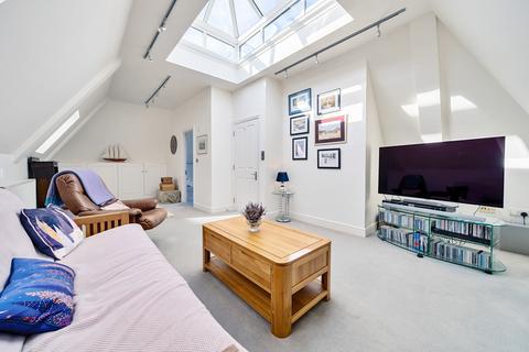10 New Road, Kingston Upon Thames, KT2 6AP
