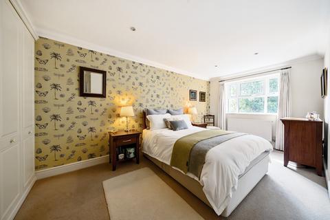 10 New Road, Kingston Upon Thames, KT2 6AP