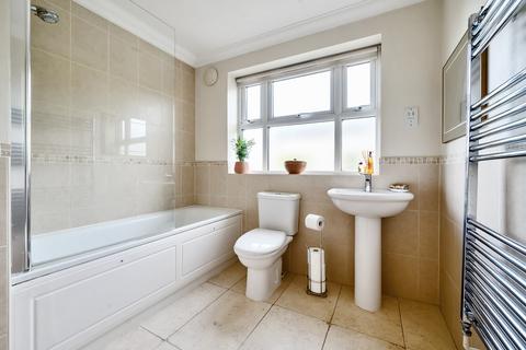 10 New Road, Kingston Upon Thames, KT2 6AP