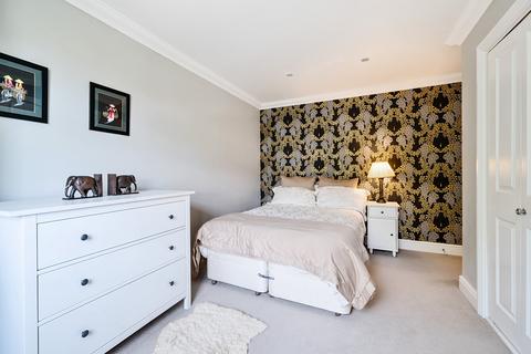10 New Road, Kingston Upon Thames, KT2 6AP