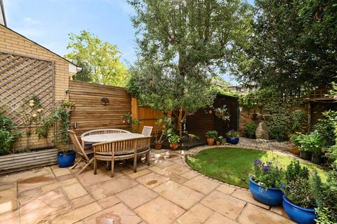 10 New Road, Kingston Upon Thames, KT2 6AP