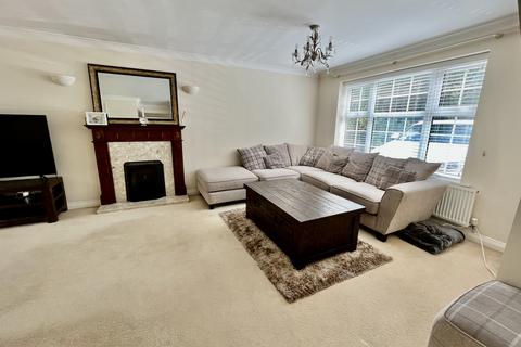 4 bedroom detached house to rent, Lakeside Drive, Derby DE23