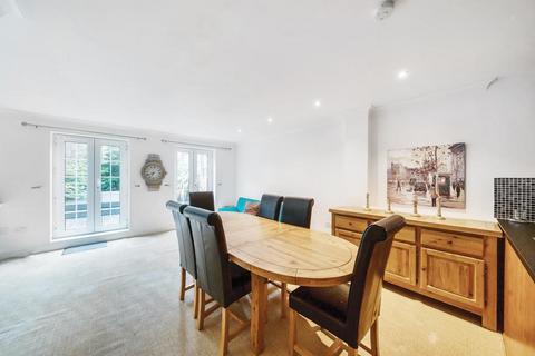 6 Barkers Meadow, Ascot, SL5 8SD