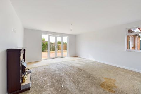 2 bedroom bungalow for sale, Adelaide Gardens, Stonehouse, Gloucestershire, GL10