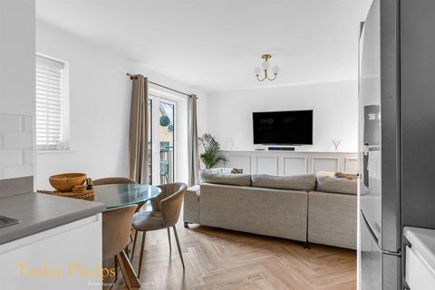 9 Arnold Close, Hertford, SG13 7ES