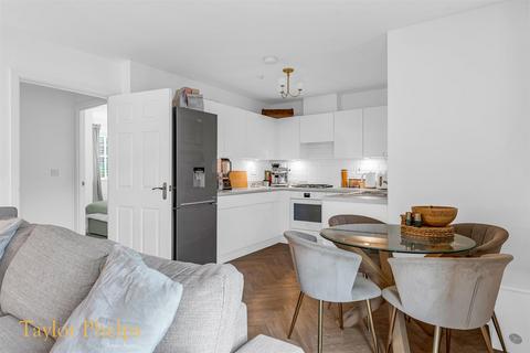9 Arnold Close, Hertford, SG13 7ES