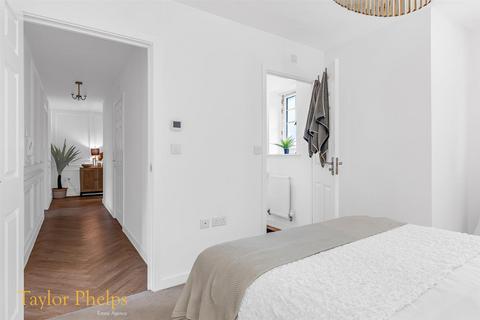 9 Arnold Close, Hertford, SG13 7ES