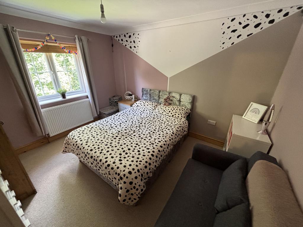 Rear bedroom 2