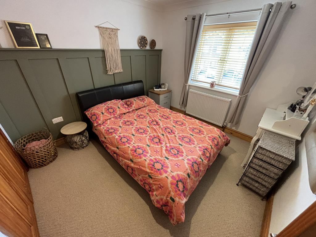 Front bedroom 1