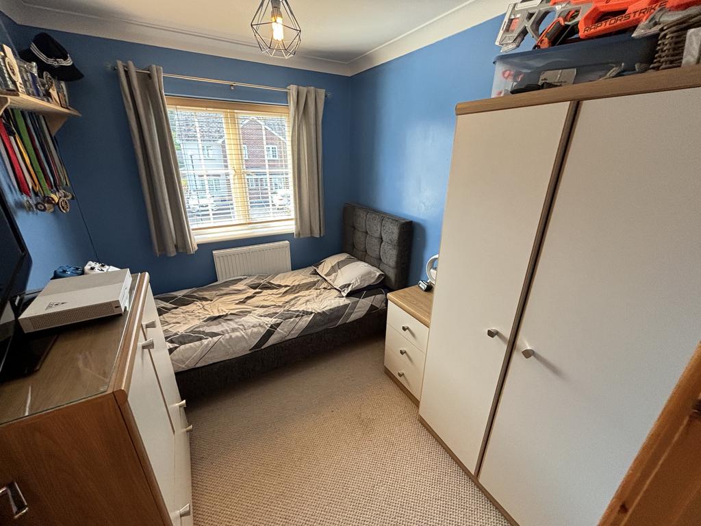 Front bedroom 3