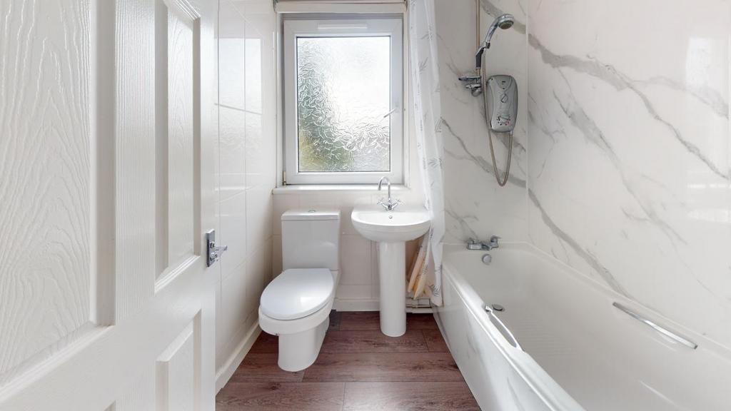 20-Earn-Crescent-Bathroom.jpg